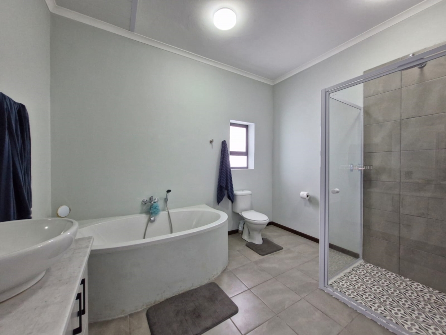5 Bedroom Property for Sale in Stilbaai Oos Western Cape